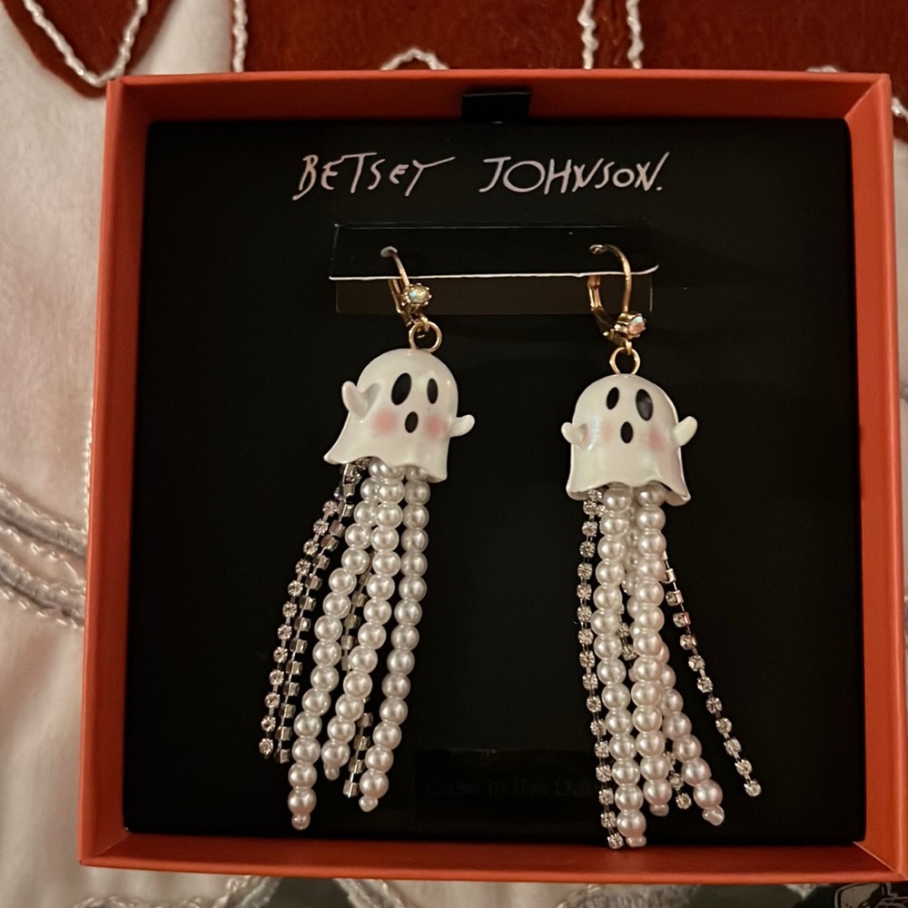 Betsey Johnson Ghost Pearl Rhinestone Earrings NEW in Hallloween theme gift box - Picture 2 of 10